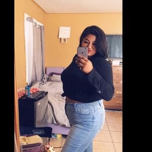 Meet your Posher, Ana